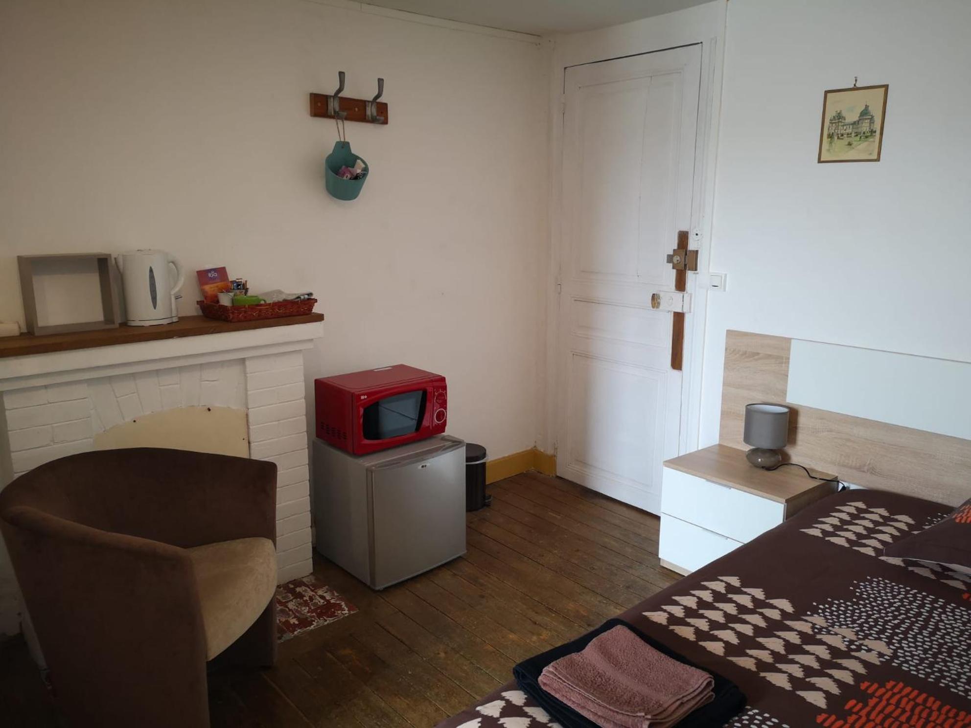 Chambres Avec Salle De Bains Et Cuisine En Centre Ville Argenton Sur Creuse Exterior photo
